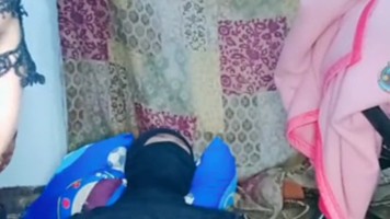 Zahraa Ngewe Ngemplud Posisi di Atas