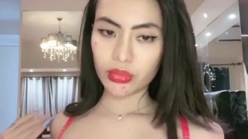 POV Kamu Crotin di Nenen Host Cantik Mempesona Doi Comeback