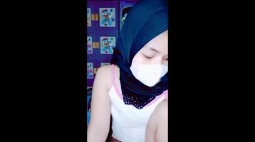 Cewek Jilbab Tocil Siaran Langsung Telanjang Dada di HOT41