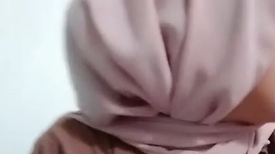 Bokep Ukhti Jilbabers Cantik Remas Buah Dada Live